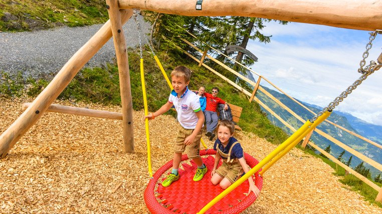 bilderleiste-waldspielplatz-und-kristallplatz-2-@2x